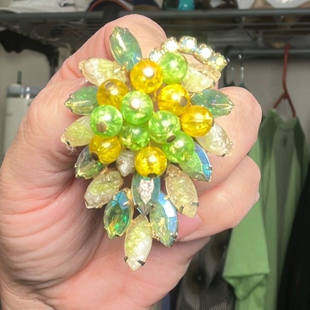 Crystal grapes vintage brooch Green and Yellow